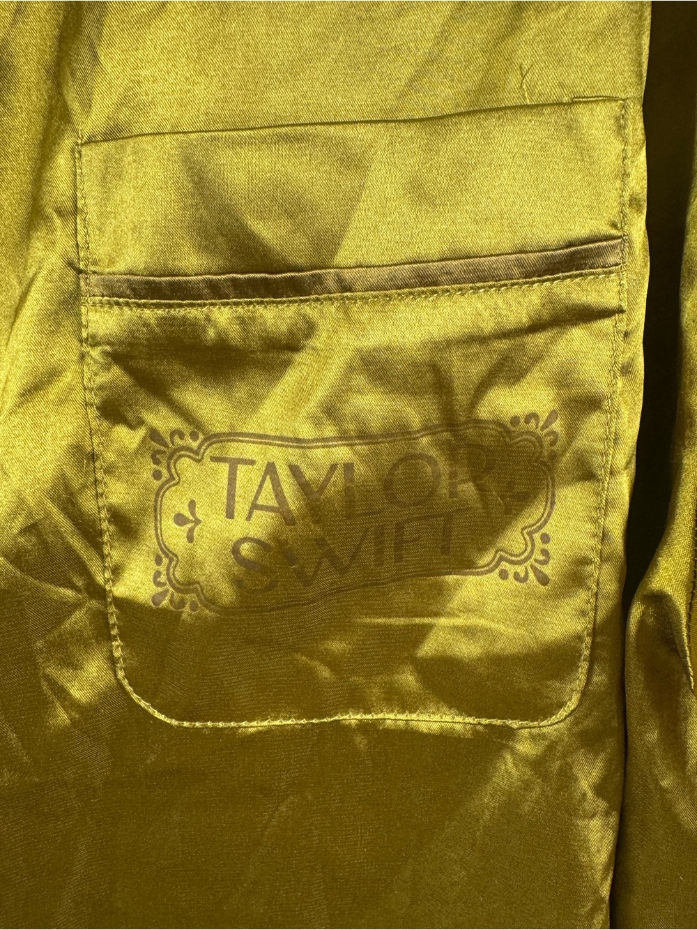 Official Taylor Swift Fearless (Taylor's Version) Gold Satin Pajama Set XL - Picture 3 of 13